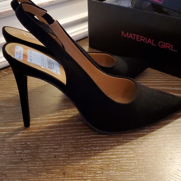 Shoes - Picture 1 of 4